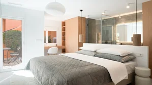 Dormitorio moderno con terraza